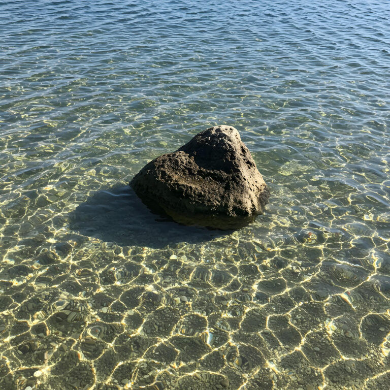 rock-clear-water